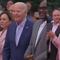 VIDEO: Joe Biden quieto mientras todos bailan y cantan a su alrededor, inspira los mejores comentarios