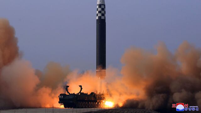 Corea del Norte lanza misil balístico a la costa