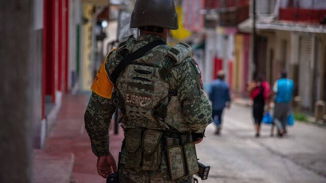 Elementos del Ejército mexicano recorren las calles de Tila en Chiapas