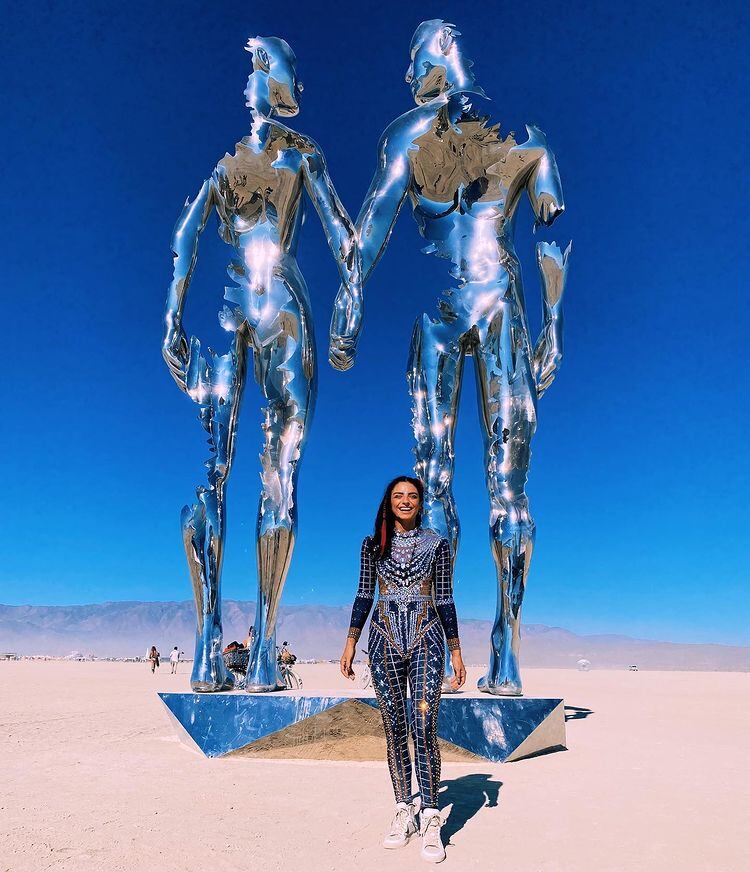 Aislinn Derbez se fue al Burning Man.
