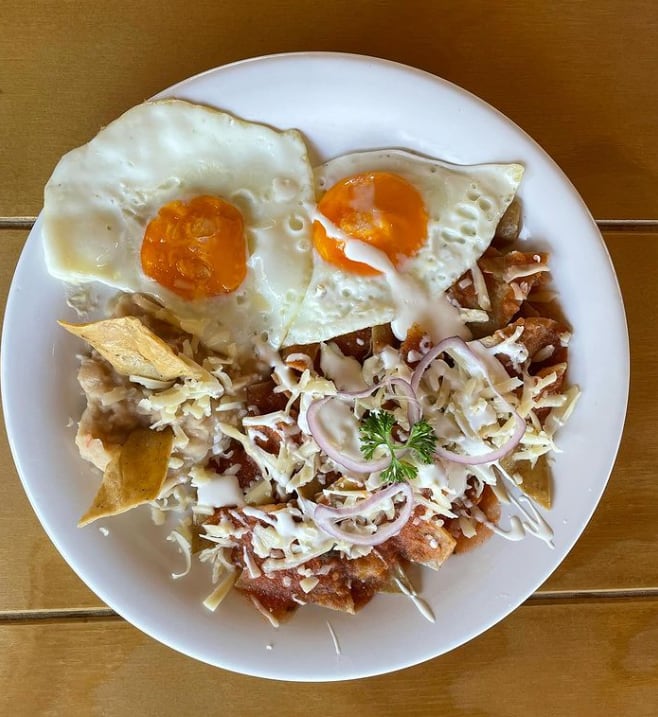 Chilaquiles con huevo que ofrece el restaurante de Pati Chapoy
