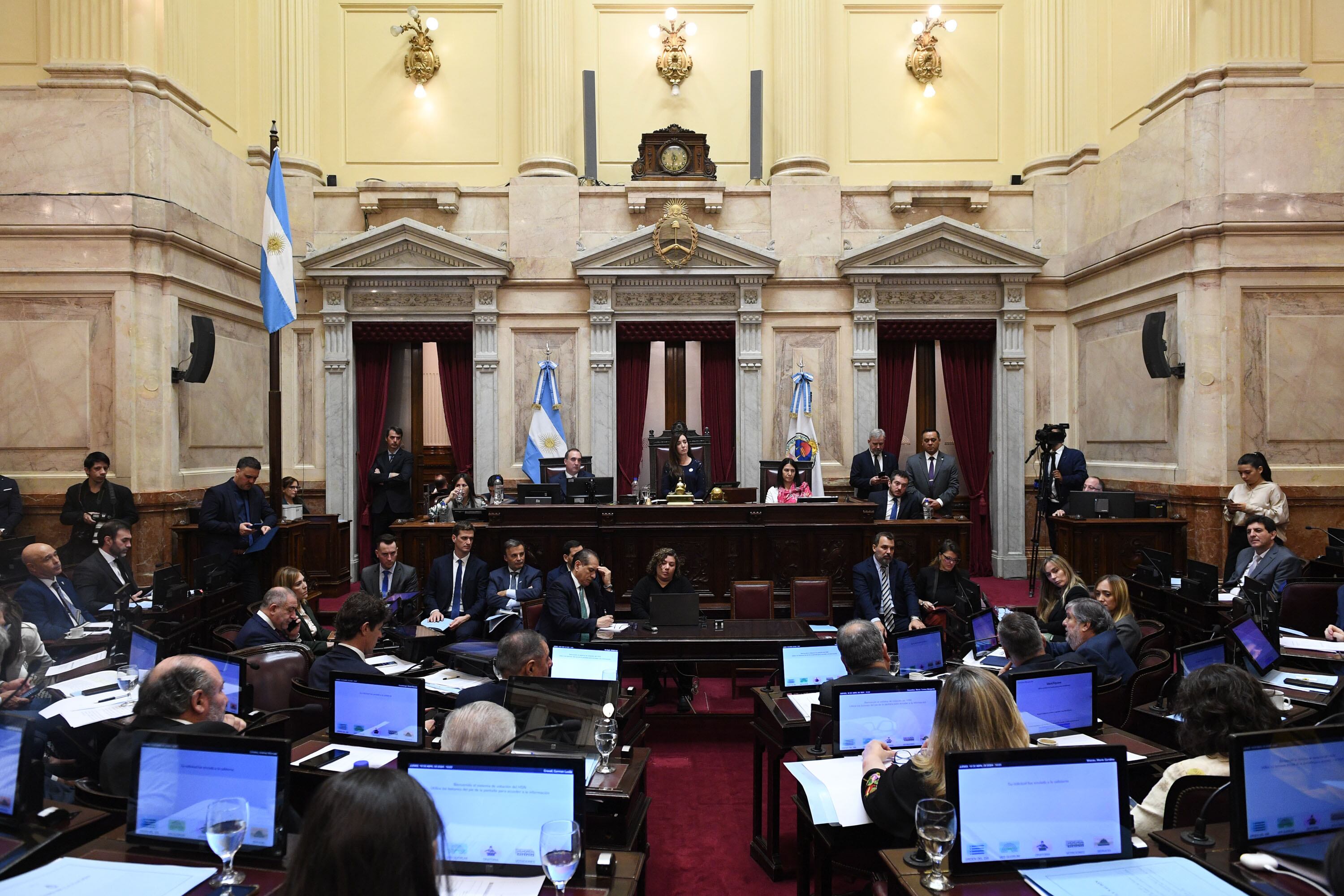Argentina enfrenta polémica por aumento del 170% a sueldo de senadores