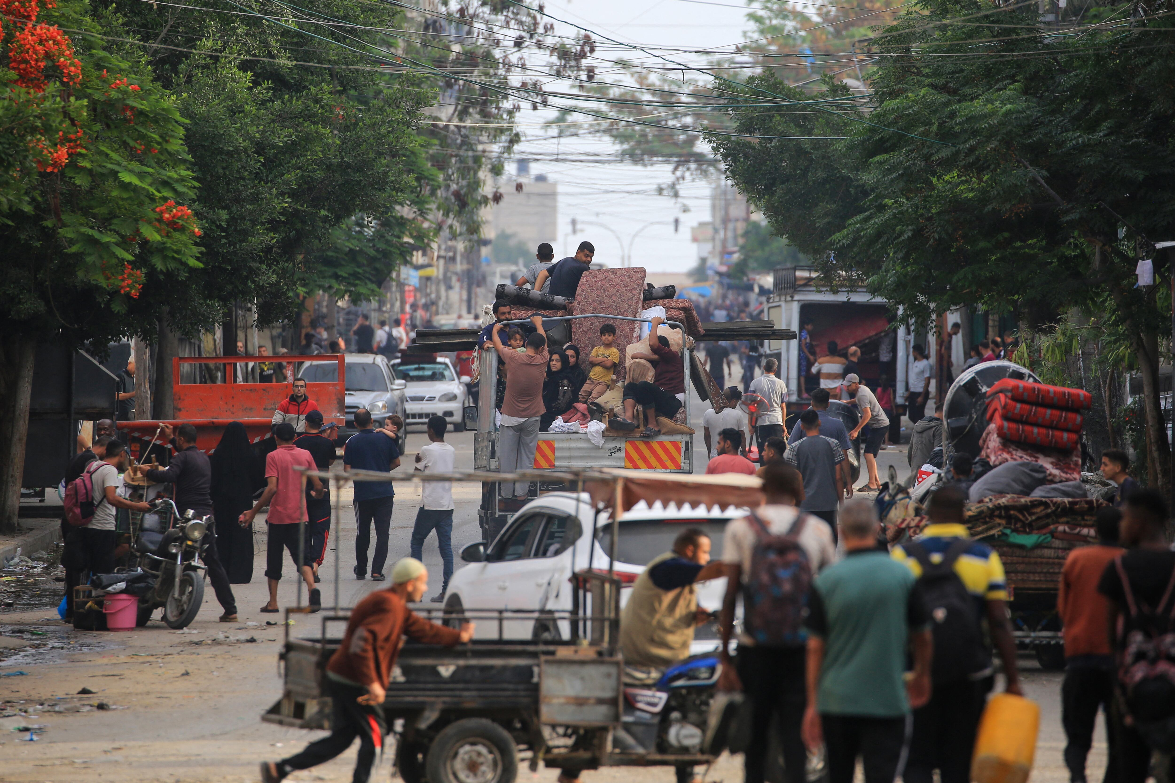 Civiles huyen de Rafah por ataques de Israel