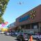 Caen acciones de Walmart tras críticas de AMLO