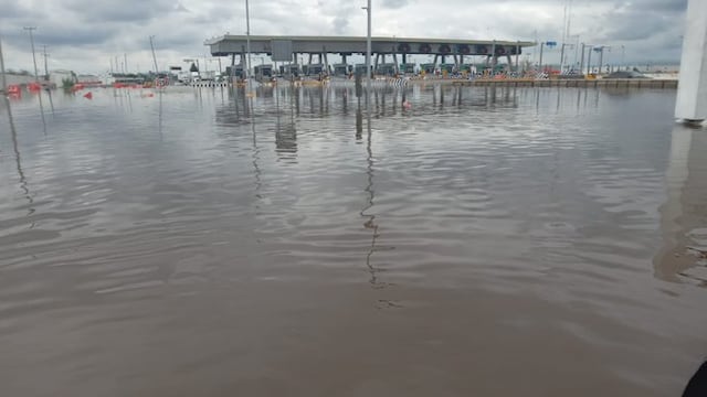 Inundación en el circuito Exterior Mexiquense
