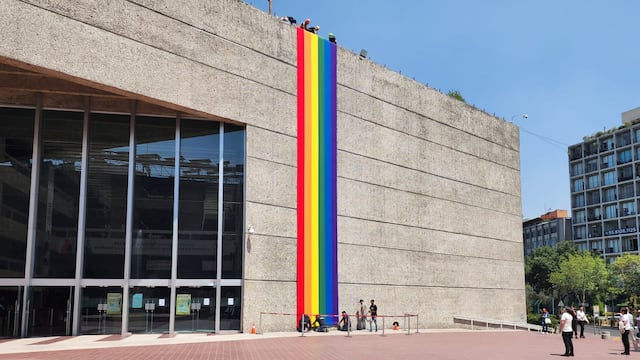 Infonavit vuelve a colocar bandera LGBT