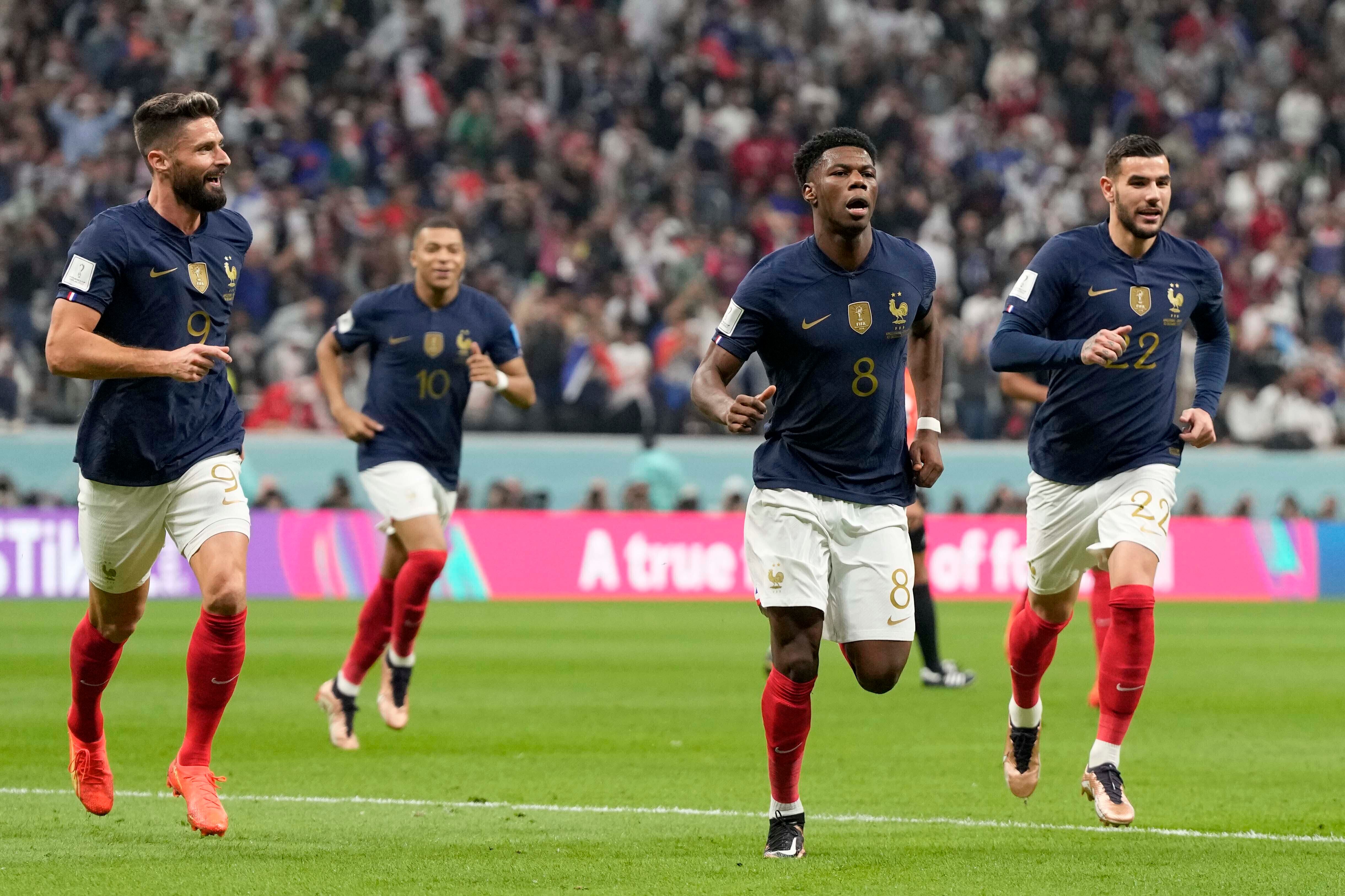 La Selección de Francia se va arriba al descanso sobre Inglaterra.