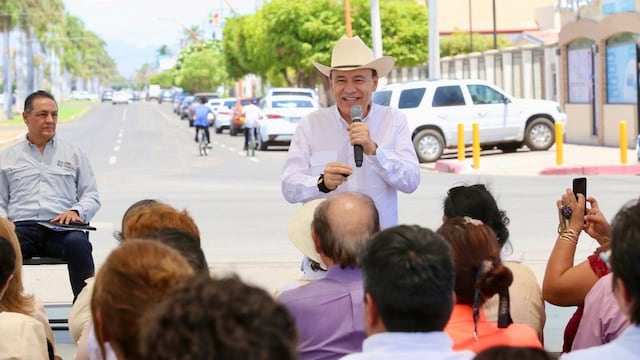 Alfonso Durazo con vecinos de Ampliación El Rodeo de Cajeme