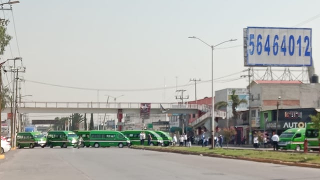 Transportistas cierran puentes y entradas al Suburbano de Tultitlán