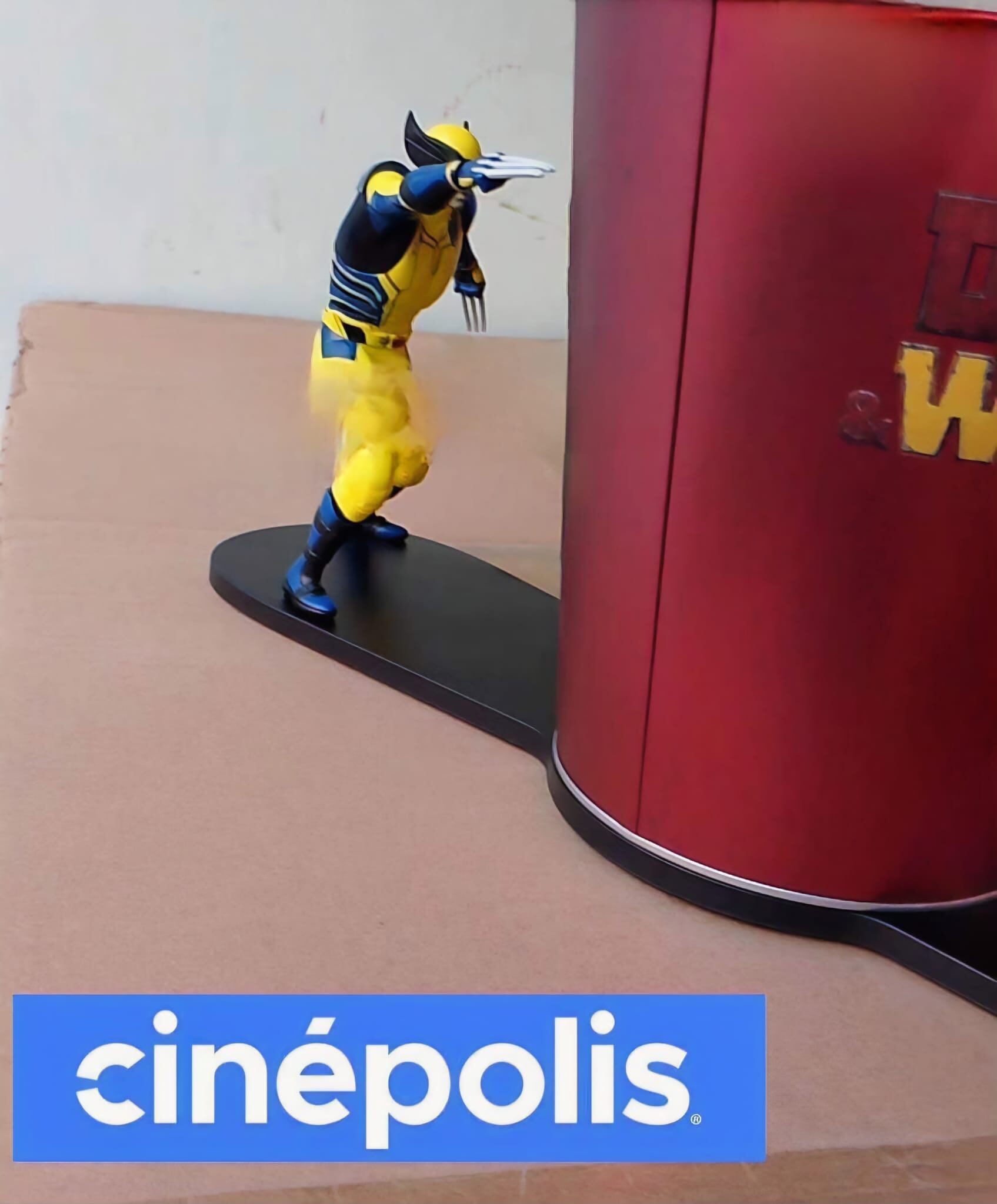 Esta es la palomera de Deadpool y Wolverine y llavero que venderá Cinépolis