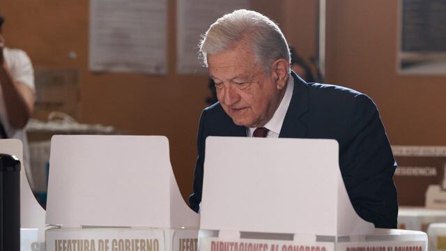 AMLO votando elecciones México 2024