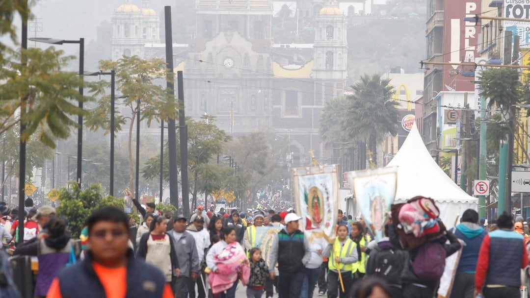 Peregrinos llegando a la Basílica de Guadalupe