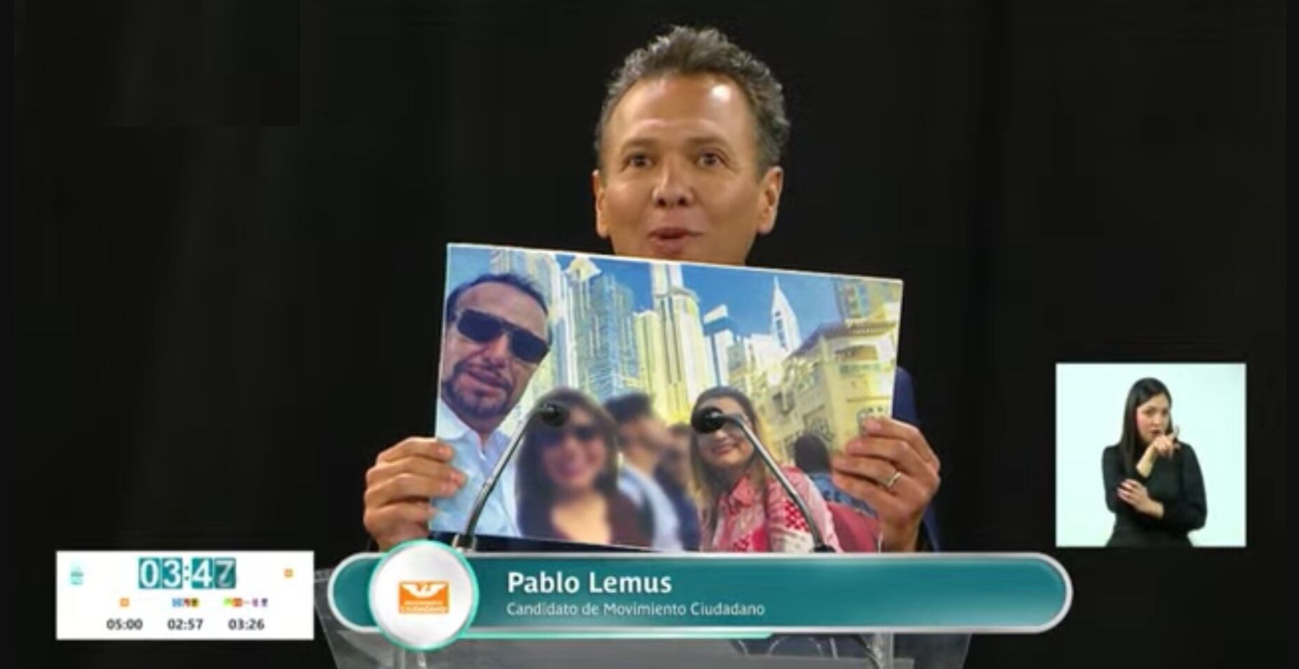 Pablo Lemus expone foto en Dubái de Claudia Delgadillo durante primer debate por la gubernatura de Jalisco
