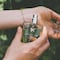 ¿Qué significa sentir un olor a perfume de la nada? Esto se sabe del amarre más famoso