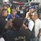 ¿Qué pasa en Calzada Ignacio Zaragoza de CDMX? Se desata enfrentamiento entre transportistas y policías por bloqueo  