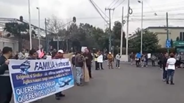 Manifestantes bloquean Miguel Ángel de Quedo y Avenida Universidad
