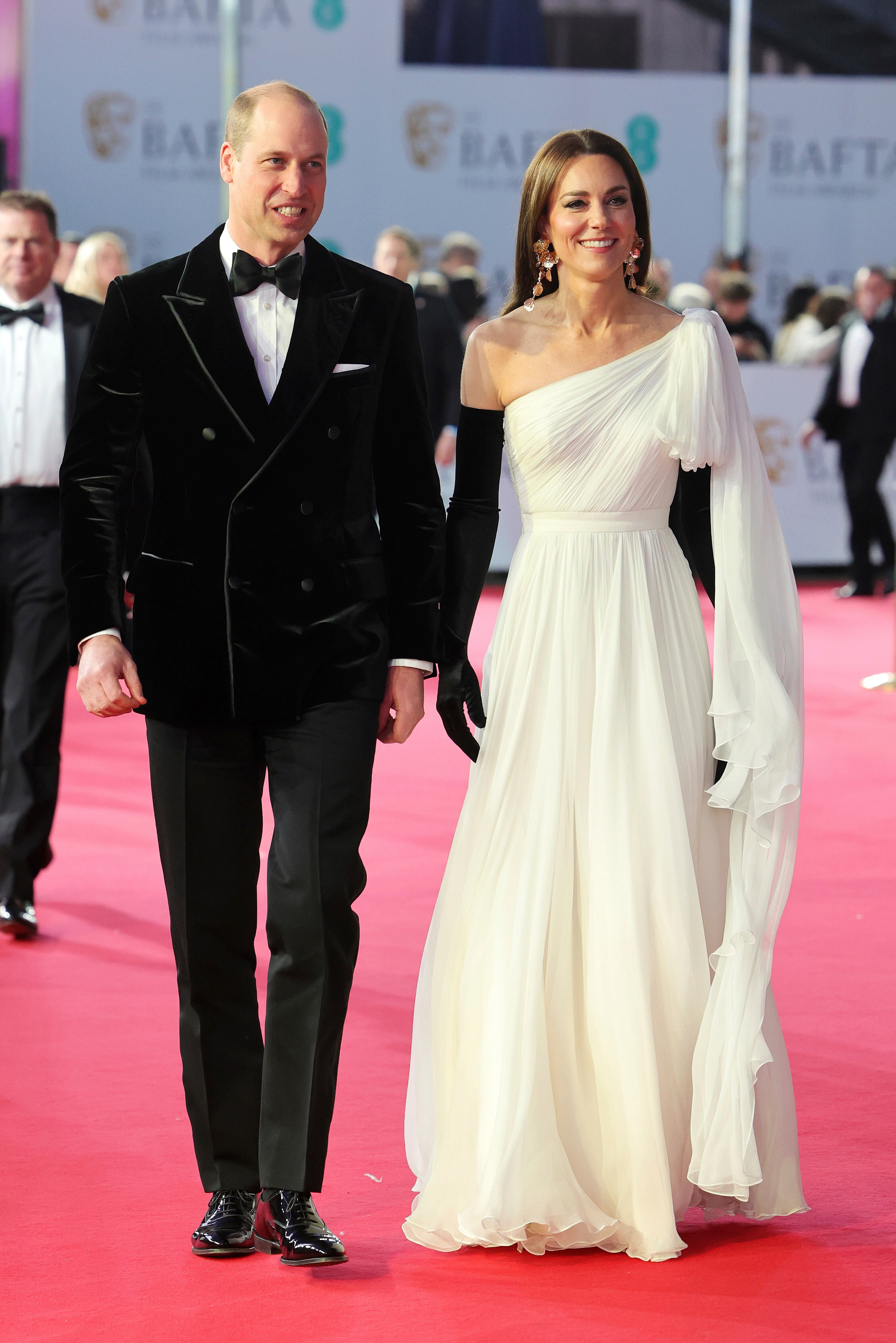 Kate Middleton nalguea a su esposo Guillermo enfrente de todos en Premios BAFTA 2023