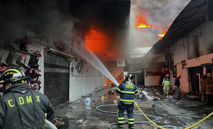 Incendio en Tepito fue controlado un 80%