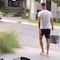 Jugador de Rayados de Monterrey sirve agua a osos para que resistan ola de calor