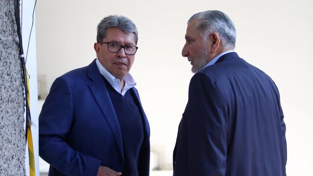 El senador Ricardo Monreal y el ex secretario de gobernación, Adán Augusto, conversaron afuera de las instalaciones del CEN de Morena