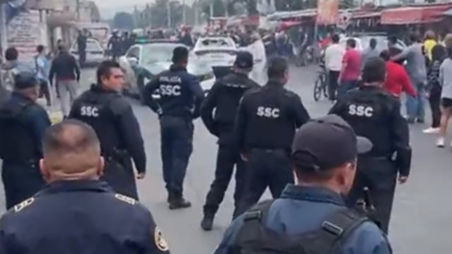 Pleito en Iztapalapa entre vecinos y policías
