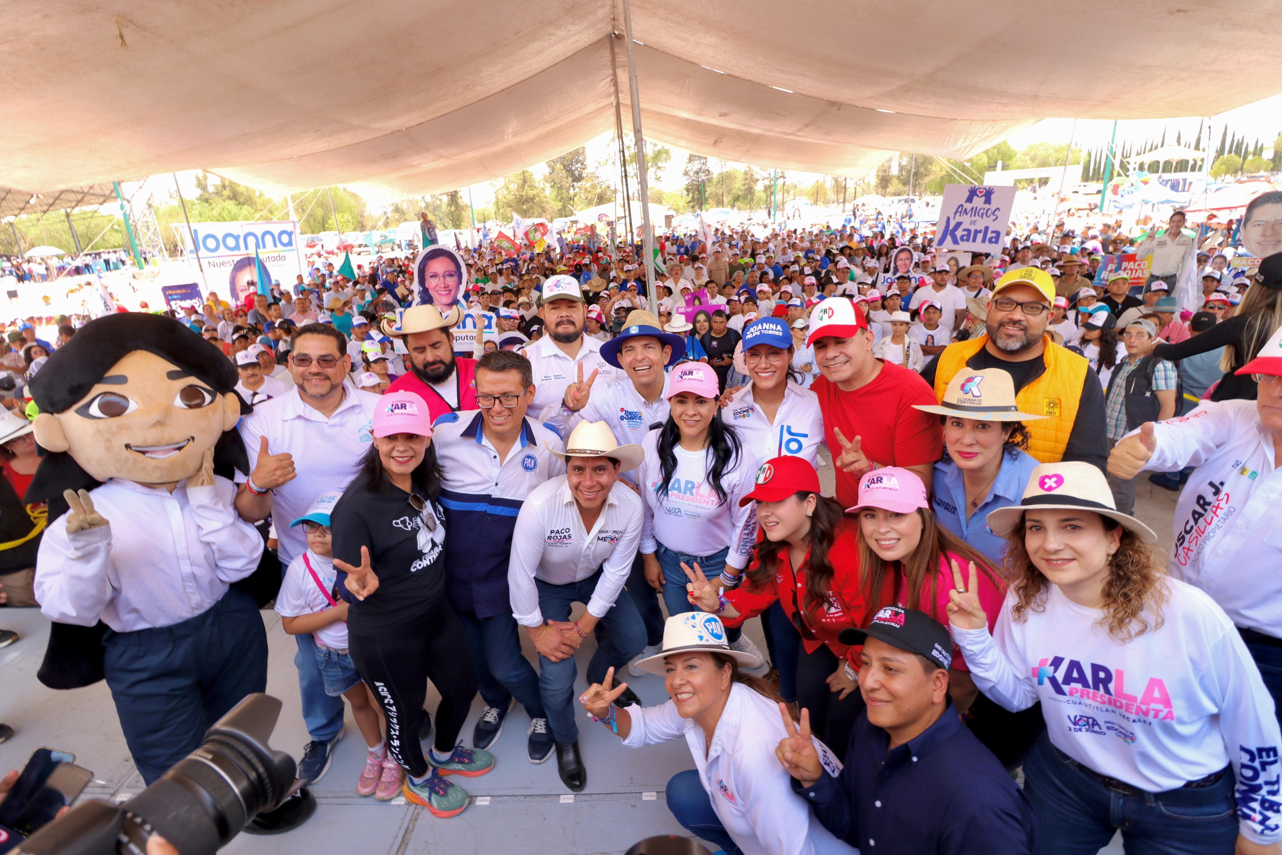 Karla Fiesco en la Caminata de la Unidad por Izcalli