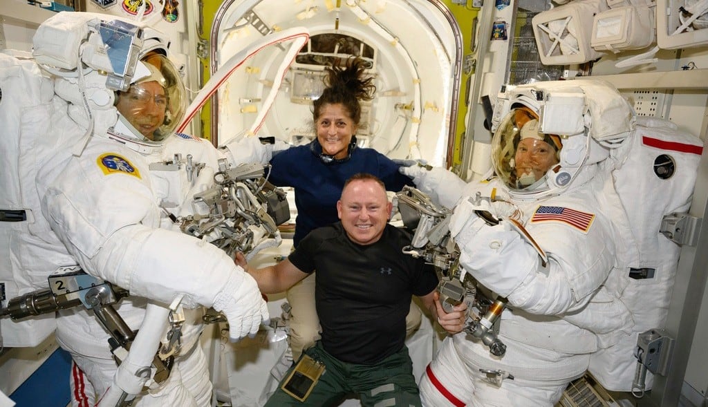 Barry E. Wilmore y Sunita Williams, astronautas varados en el espacio