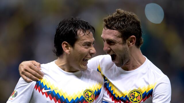 Rubens Sambueza y Miguel Layún con el Club América