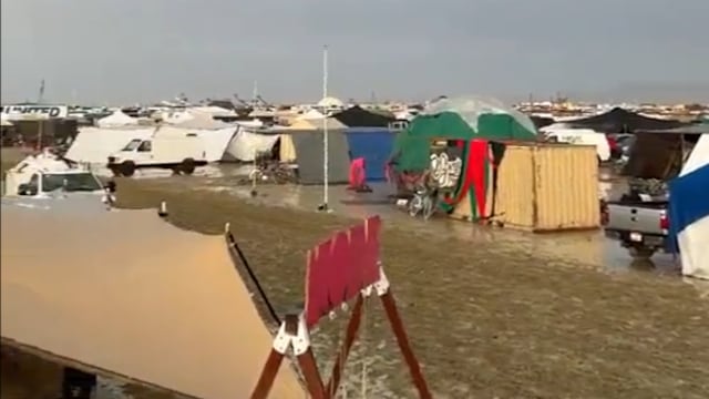 Burning Man: muere una persona y miles más quedan atrapados tras fuertes lluvias