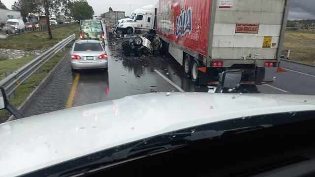 ¿Qué pasó en la autopista México-Querétaro? Fuerte choque de 2 tráileres y un vehículo deja al menos 3 muertos