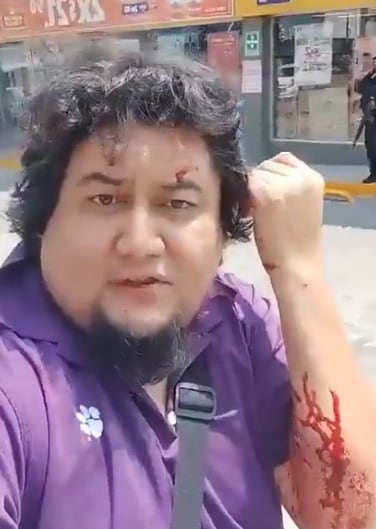 José González, periodista de Guerrero, hace transmisión en vivo tras ser baleado