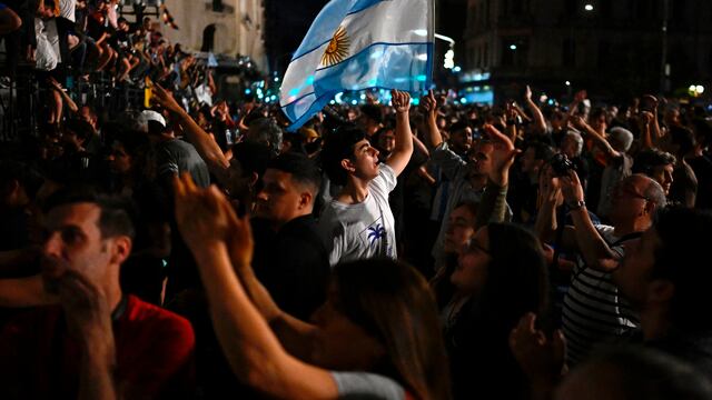 Cacerolazo contra gobierno de Javier Milei en Argentina
