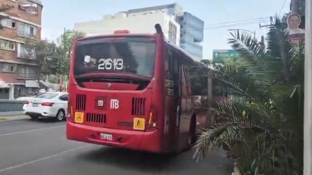 Choque de Metrobús deja 14 heridos
