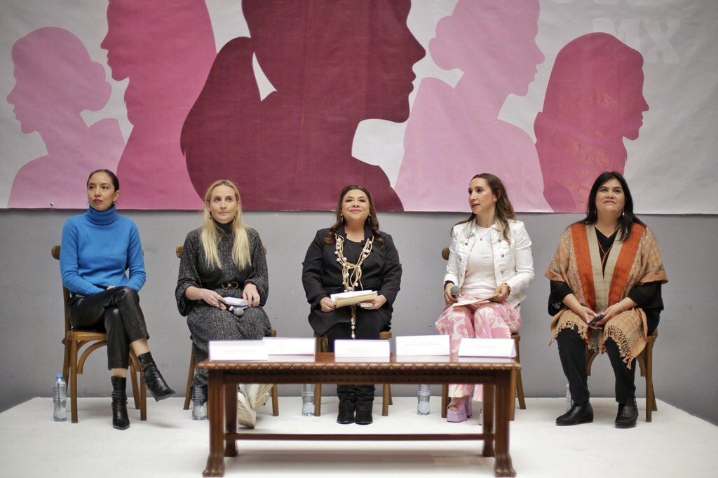 Clara Brugada se reunió con más de 300 mujeres