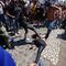 Las brutales fotos y videos del linchamiento de los presuntos asesinos de Camila en Taxco