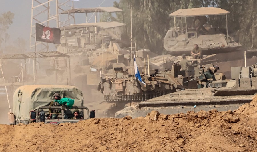 Ejército israelí avanza en su ataque por tierra