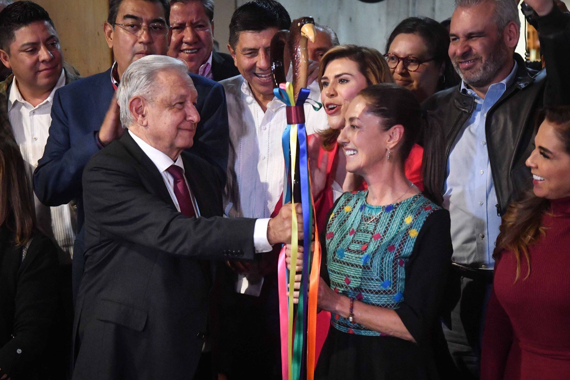 Andrés Manuel López Obrador, realizó la entrega de bastón de mando a Claudia Sheinbaum