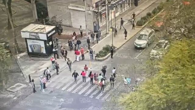 Vecinos bloquean Avenida Insurgentes Mixcoac