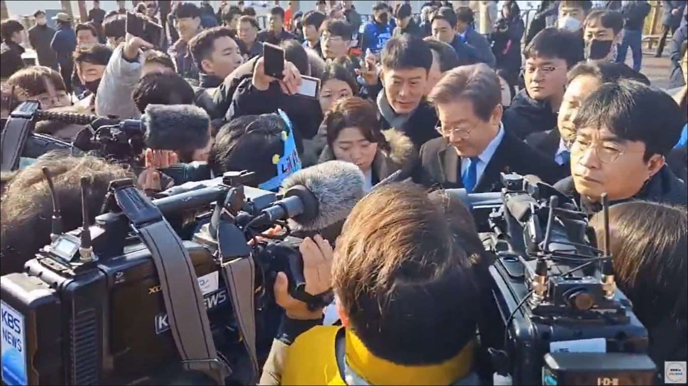 Lee Jae-myung, líder opositor en Corea del Sur, es apuñalado