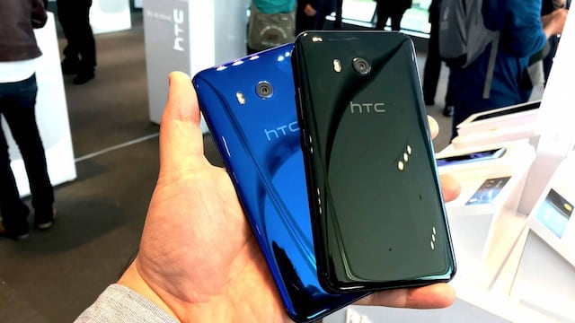 El nuevo HTC U11 durante su presentación en México.