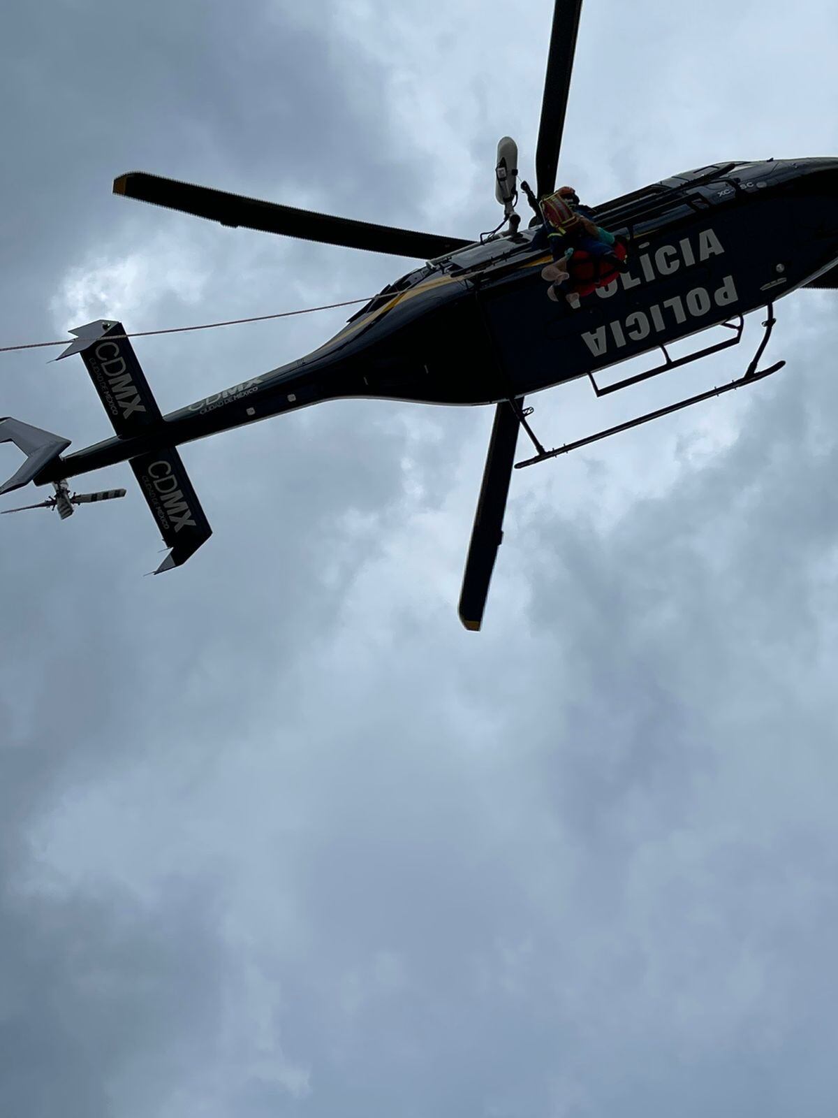 Helicóptero de grupo Cóndores de CDMX
