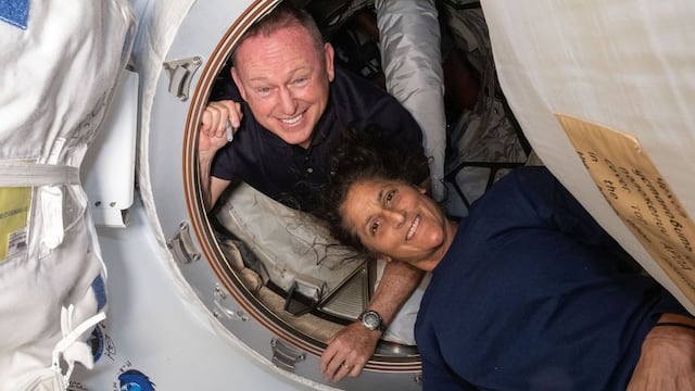 ¿Qué pasa con astronautas varados en el espacio? Su regreso a la Tierra depende de Boeing