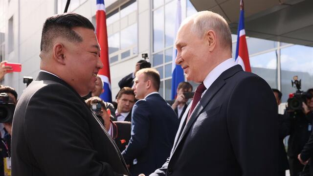 Vladimir Putin y Kim Jong Un se reúnen