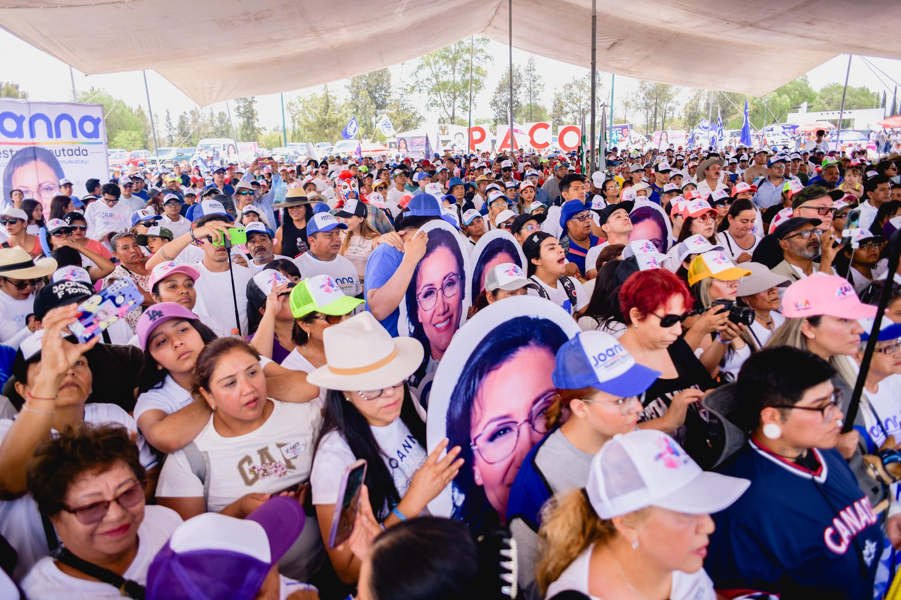 Karla Fiesco en la Caminata de la Unidad por Izcalli