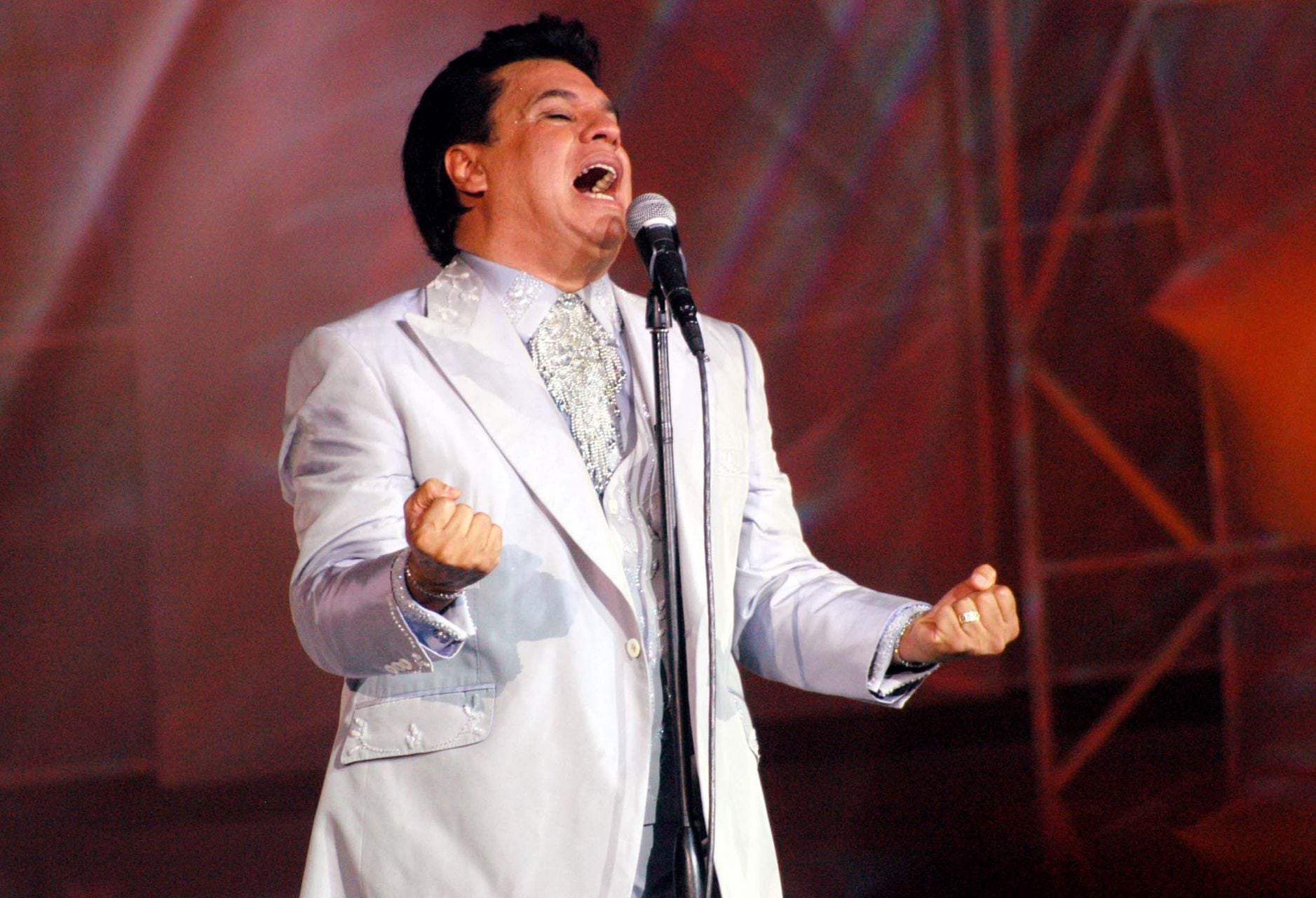 Juan Gabriel, cantante. 