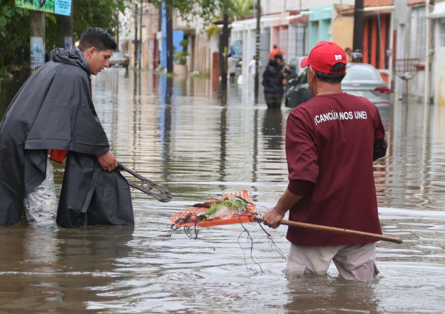 Atienden inundaciones en Benito Juárez, Cancún