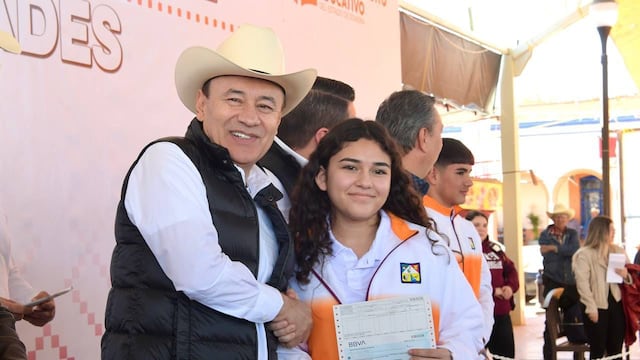 Gobernador Alfonso Durazo beneficia a estudiantes con presupuesto histórico en Sonora