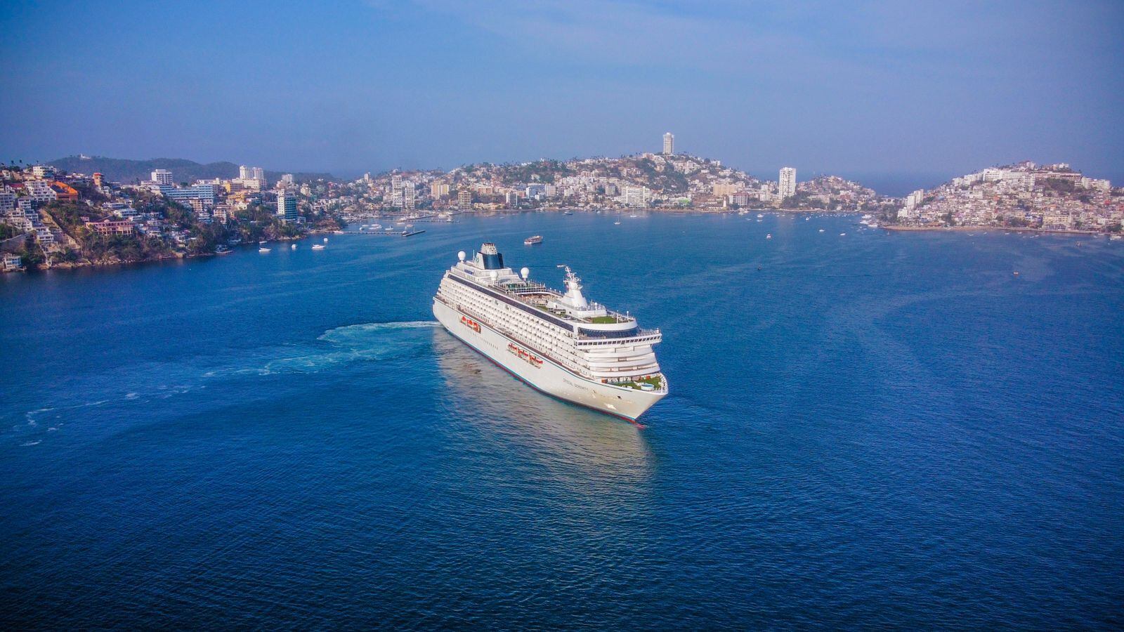 Crucero Crystal Serenity llega a Acapulco