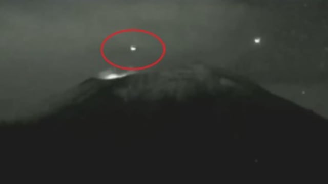 OVNI ingresando al cráter del volcán Popocatépetl