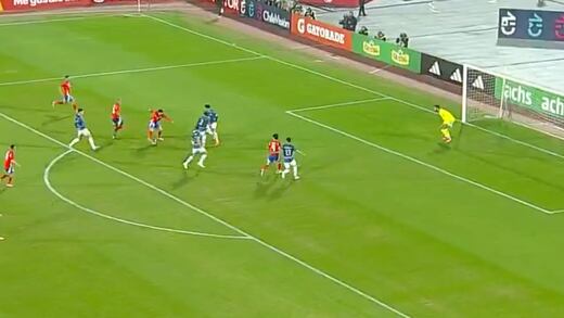La increíble asistencia de Diego Valdés en la goleada de Chile a Paraguay